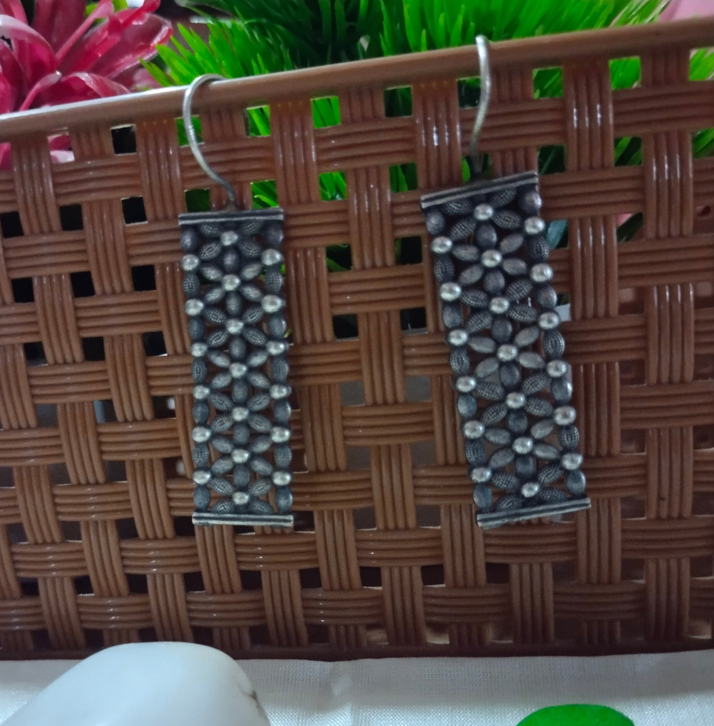 Oxidised Grid Danglers