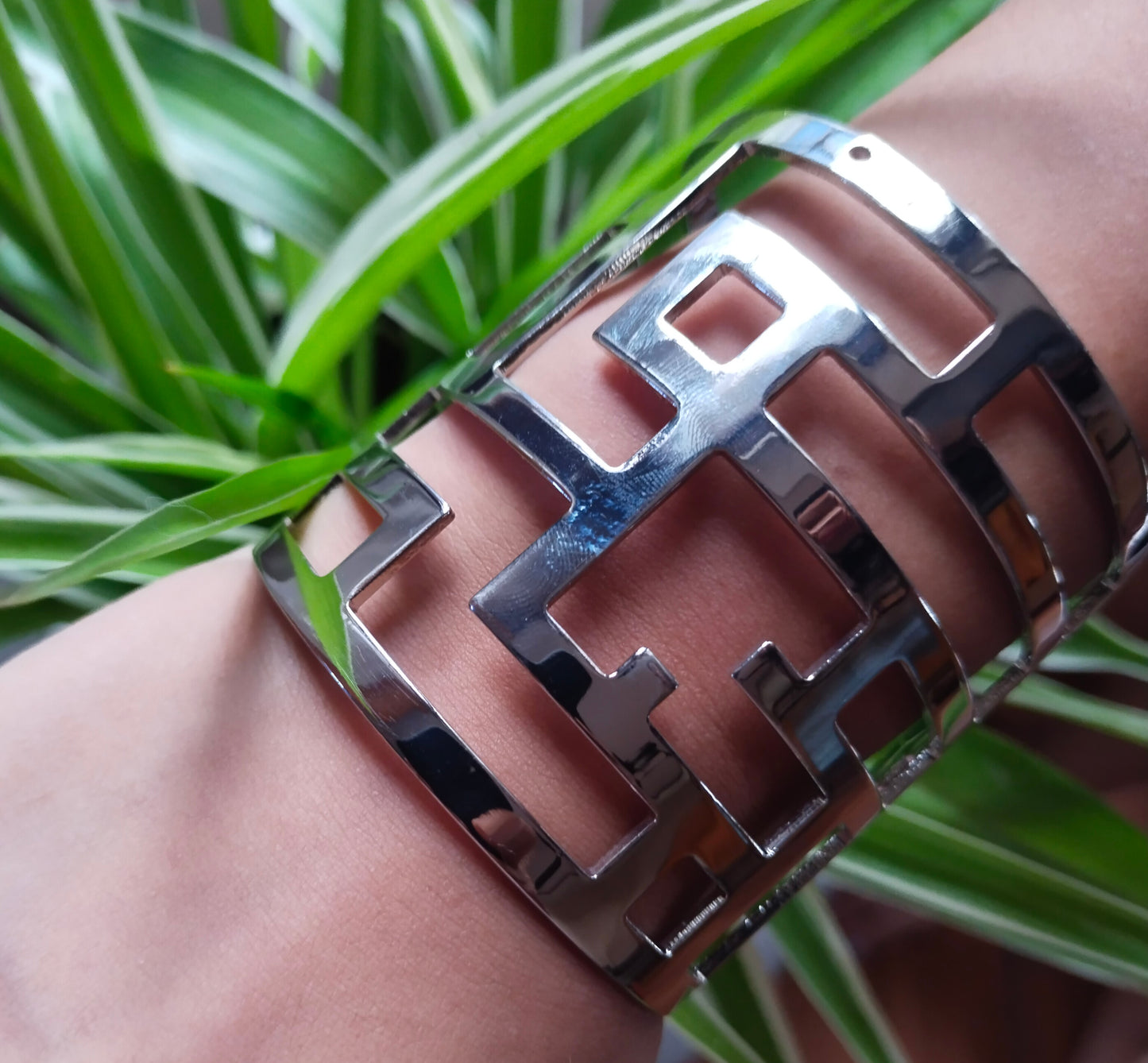 GeoLuxe Cuff – Modern Maze
