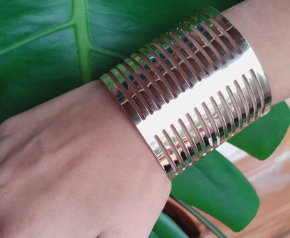 Stria Cuff – Linear Radiance