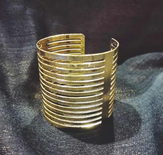 Stria Cuff – Linear Radiance